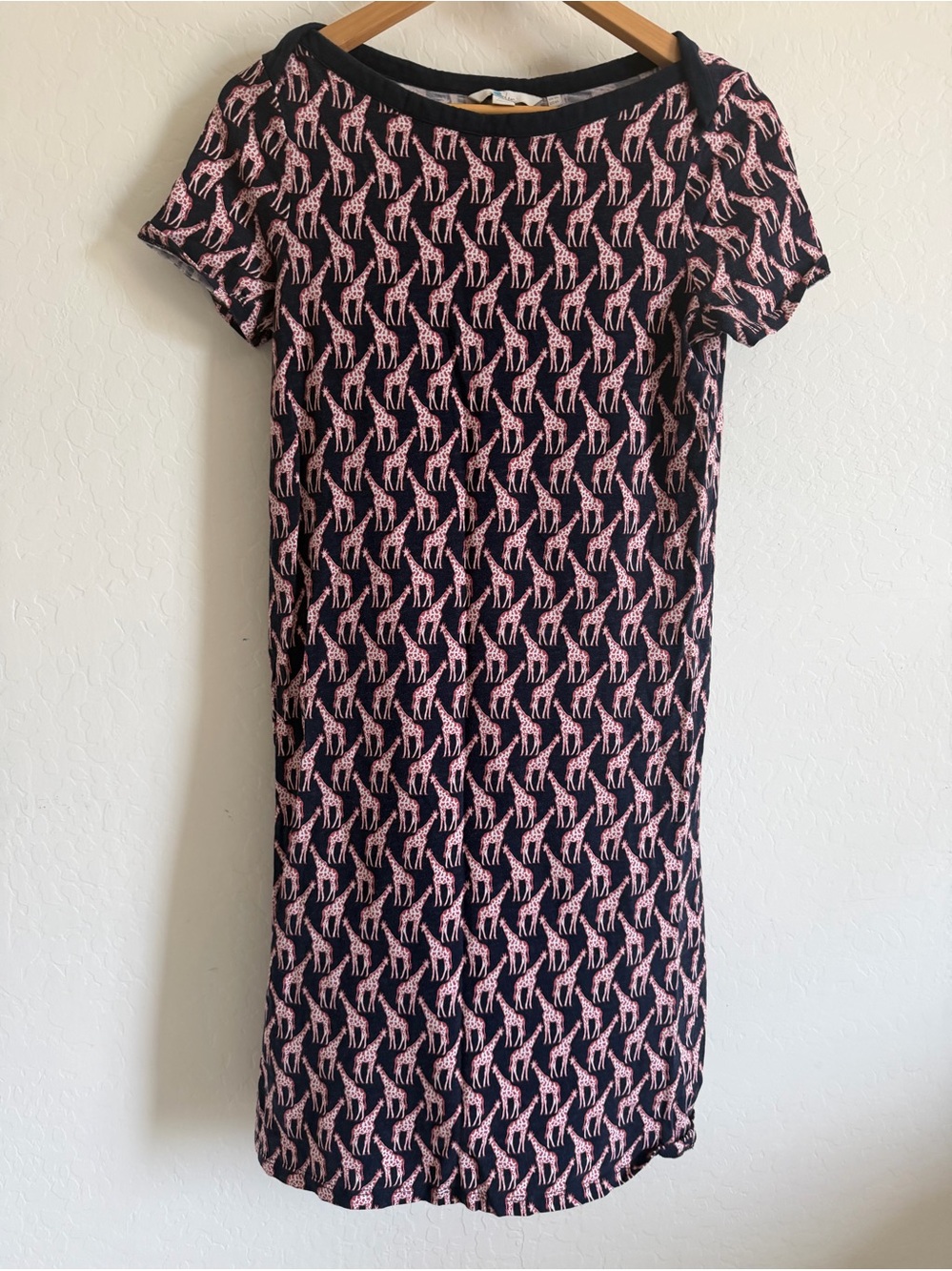 Boden Georgia Navy Pink Giraffe Print Jersey T-Shirt Dress Size US 6 Long (6L)